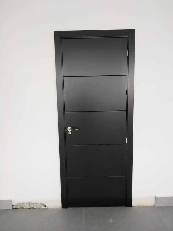 Exposición de puertas en Huelva