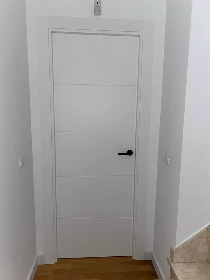 Exposición de puertas en Huelva