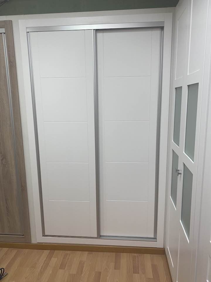 Exposición de puertas en Huelva